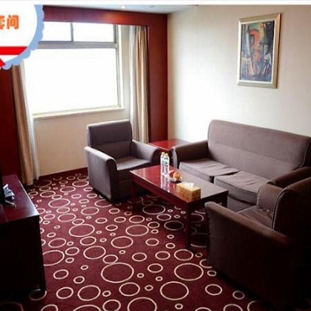 Beijing Spring Hotel Bagian luar foto