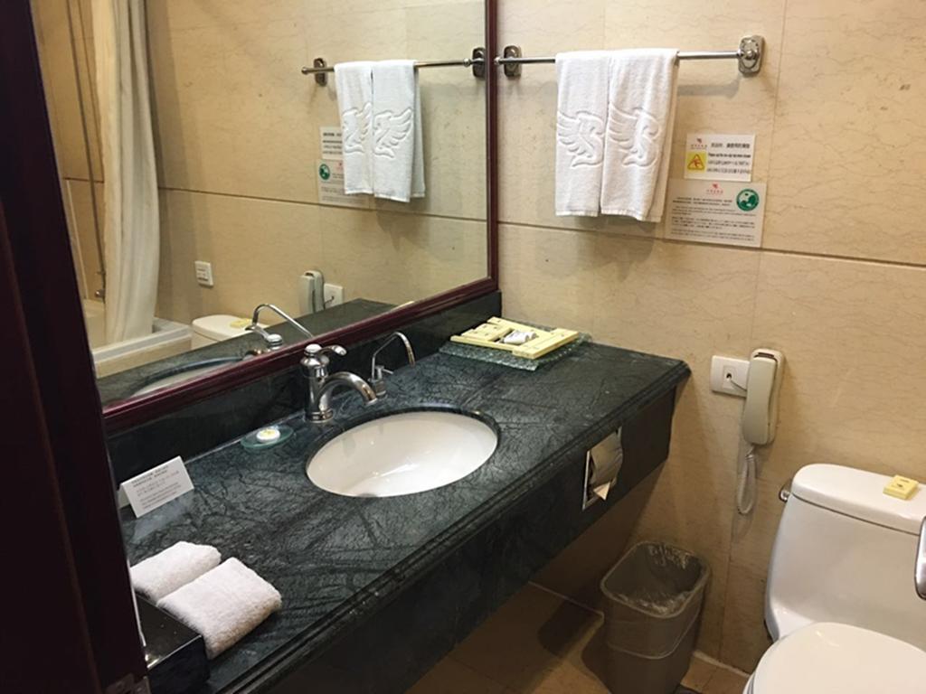 Beijing Spring Hotel Bagian luar foto