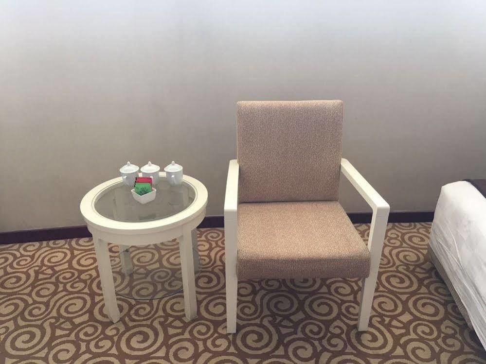 Beijing Spring Hotel Bagian luar foto