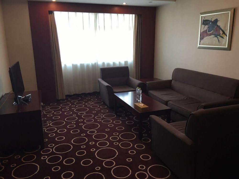 Beijing Spring Hotel Bagian luar foto
