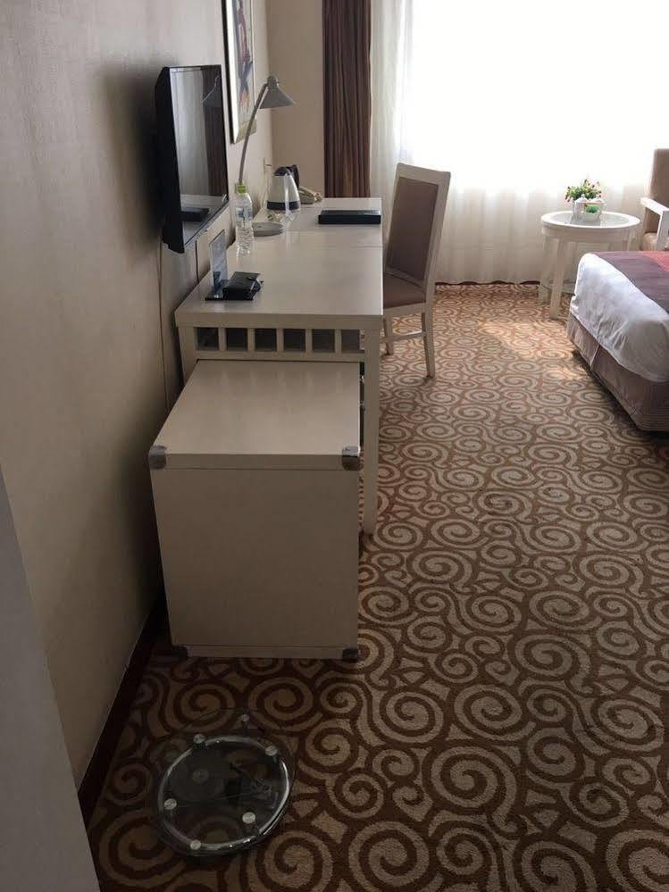 Beijing Spring Hotel Bagian luar foto